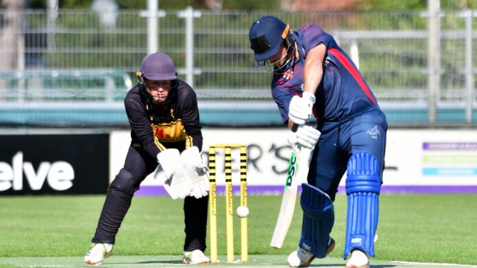 Levitt sloopt HCC met bizarre innings