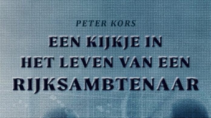 Voorburger Peter Kors doet een boekje open Voorburger Peter Kors doet een boekje open