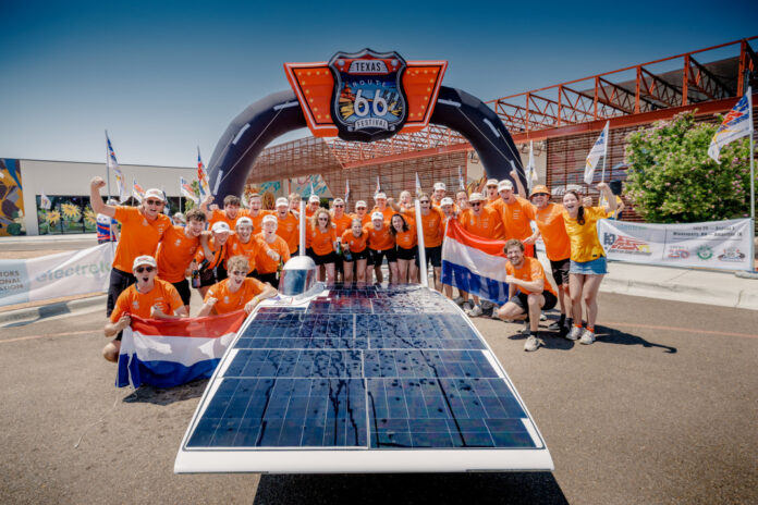 Bas van der Meer uit Voorburg (Delft Solar Team) pakt zilver in American Solar Challenge
