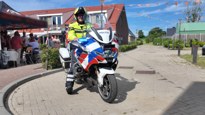 Na 37 jaar kiest wijkagent John Heij voor een rustiger leven Na 37 jaar kiest wijkagent John Heij voor een rustiger leven
