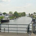 Grote scheur in dijk langs de Does bij Hoogmade door droogte
