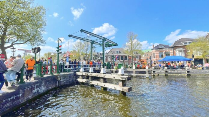 Aan de Sluis 2026: stadsontbijt, live muziek en braderie in Leidschendam